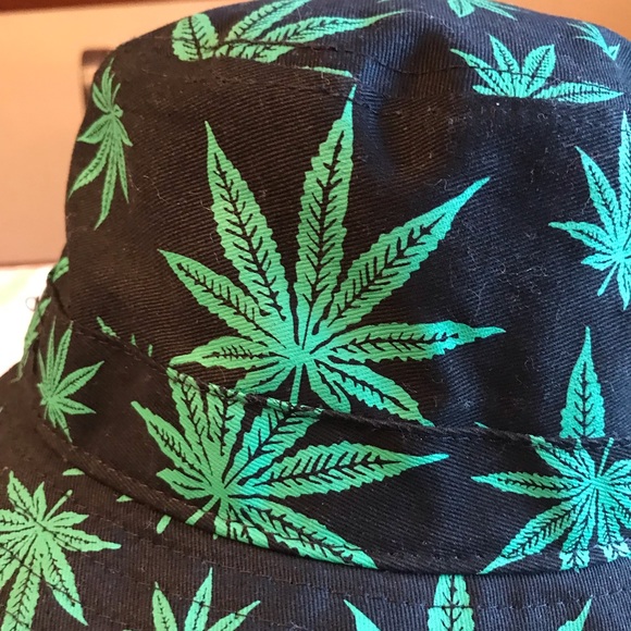 BLACK AND GREEN BUCKET HAT - Picture 3 of 6